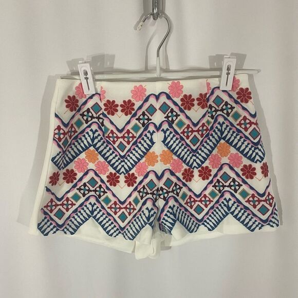Lulu’s White Embroidered Floral Shorts - Picture 1 of 6